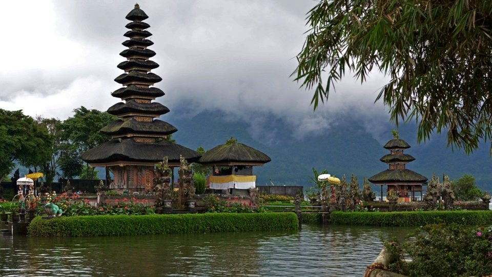 Ulun Danu Beratan Temple, a popular tourist spot in Bali. Photo: Pixabay