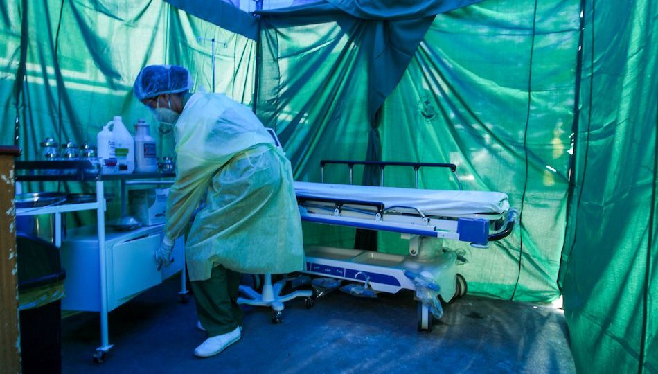 A health worker in Parañaque City. Photo: Jonathan Cellona/ABS-CBN News