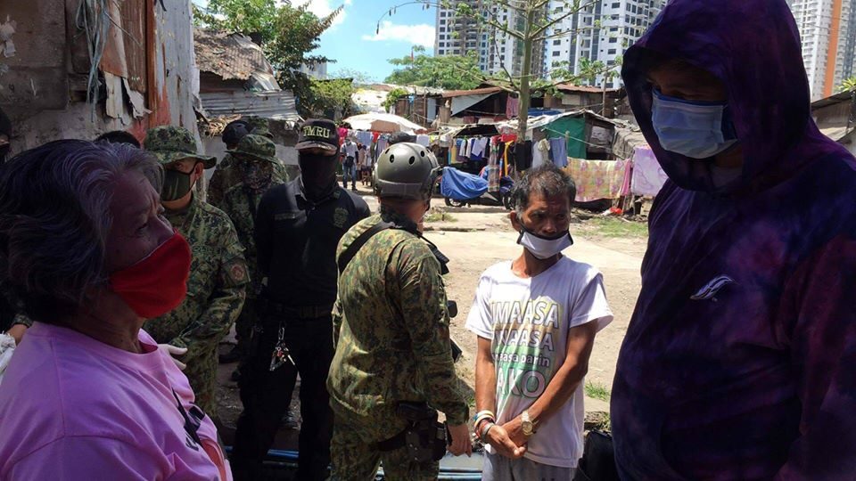 Members of the Quezon City Police turn up at the community kitchen in San Roque, Quezon City in an April 6 post <i>Photo: Save San Roque</i>