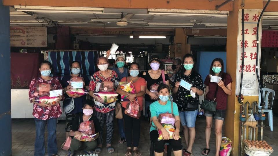 Thai nationals receive supplies from the Thai embassy in Kuala Lumpur in a recent photo. Photo: Royal Thai Embassy, Kuala Lumpur / Facebook