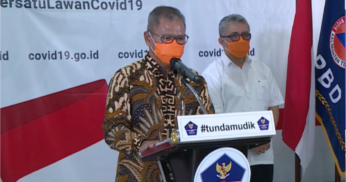 Indonesian citizens wearing masks in public areas