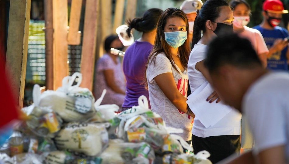 A relief operation in Pasig City. Photo: Jonathan Cellona/ABS-CBN News