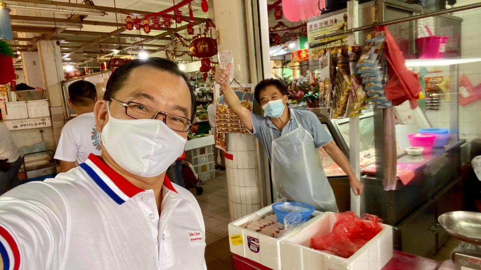 MP Seah Kian Peng poses for a wefie with a market vendor Sunday morning. Photo: Seah Kian Peng/Facebook
