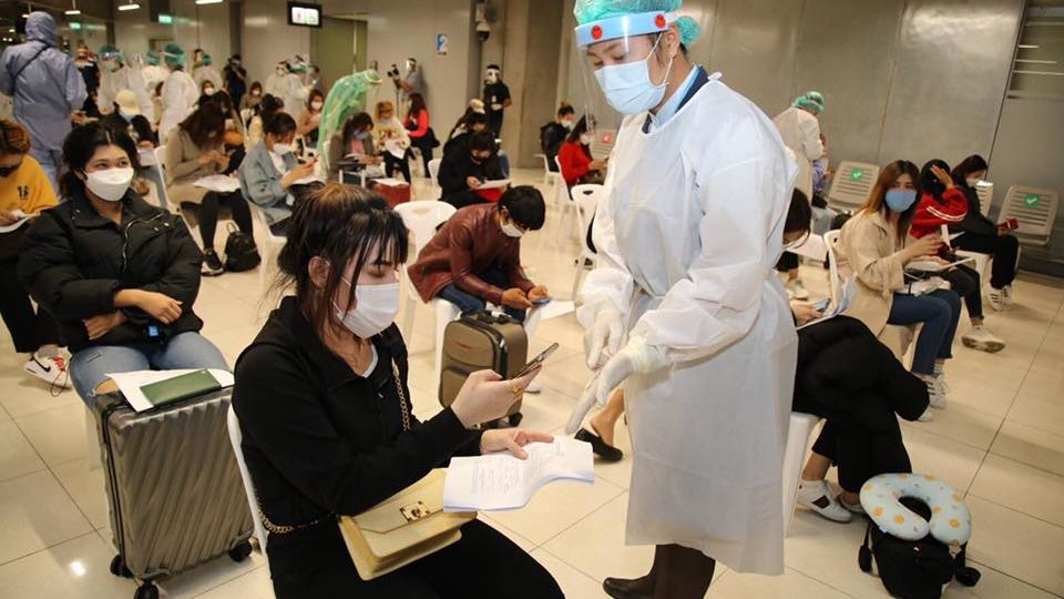 Thai travelers are screened at the Incheon International Airport in South Korea. Photo: Suvarnabhumi Airport/Facebook