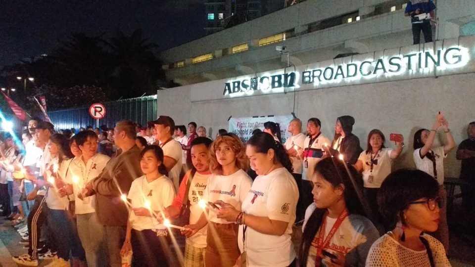Supporters of ABS-CBN stage a protest in front of its Quezon City office. Photo: National Union of Journalists of the Philippines/FB