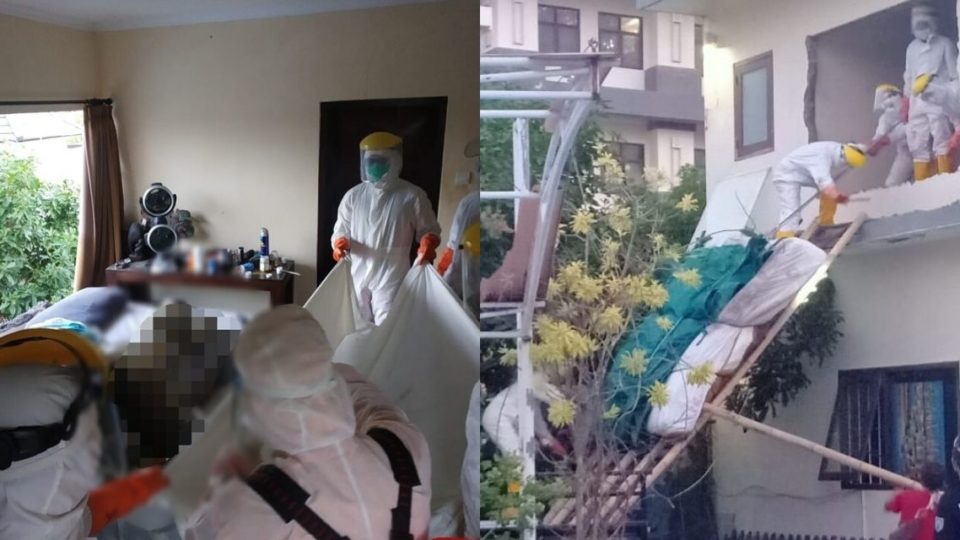 The evacuation team from Basarnas Bali wore protective suits during the process. 
Photos: Basarnas Bali