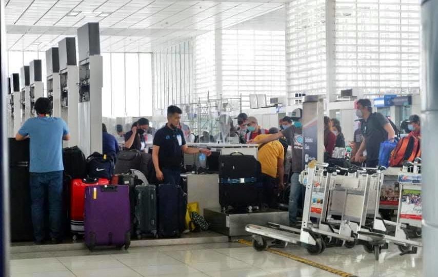 Travelers at the Ninoy Aquino International Airport. Photo: Department of Transport/FB