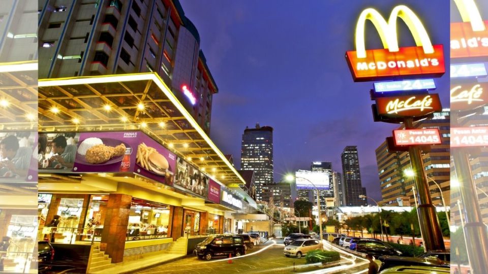 The historic McDonald’s restaurant in Sarinah, Central Jakarta closed for good almost 30 years since it opened. The outlet is the first McDonald’s store to open in Indonesia, opening the country up to the good and the bad of the Golden Arches on February 23, 1991. Photo: Facebook/McDonald’s Indonesia