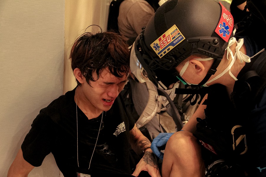 Volunteer first-aid workers treated journalists who were sprayed with pepper spray. Photo: Tommy Walker