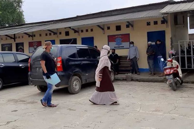 SM testifying at the Parung Panjang police station. Photo: Istimewa