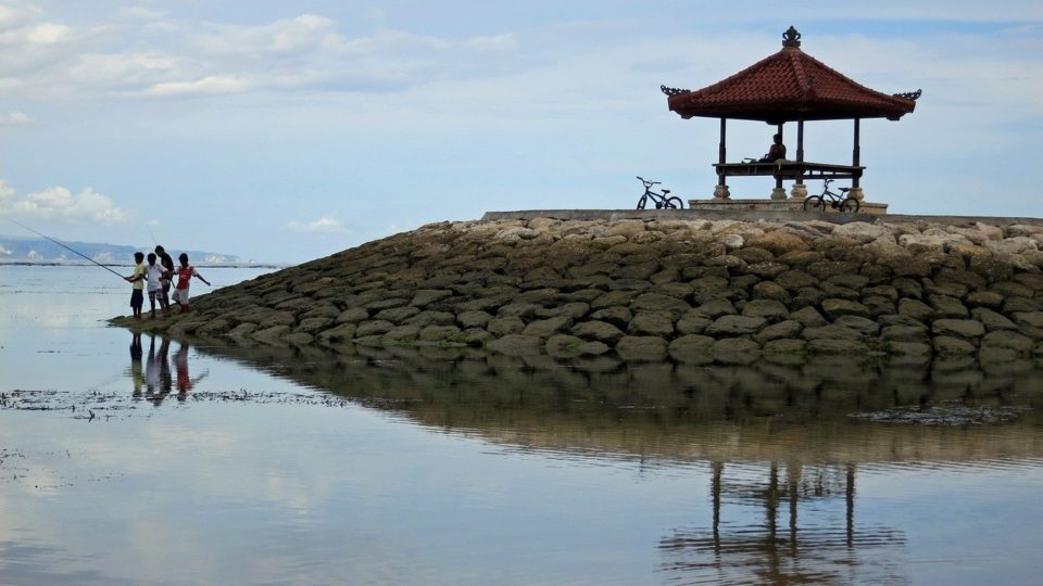 File photo of children fishing in Bali. Photo: Pixabay