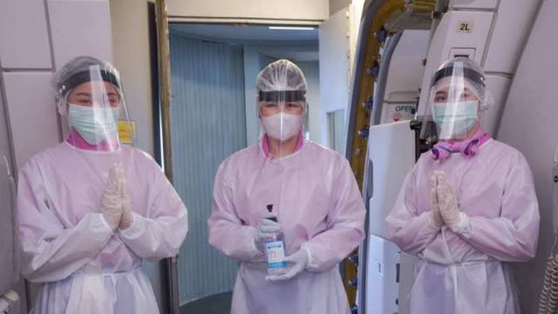 Here is the dress code for Thai Airways flight attendants during the pandemic when they were on a mission to send Italian travelers back to Rome and get Thais back to Bangkok on Monday. Photo: Thai Airways