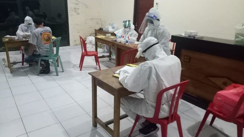 A scene from the screening process at Gilimanuk Port. Photo: Bali provincial government / Facebook