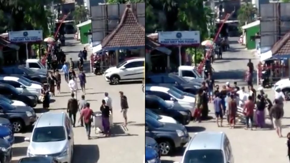 A one-minute video of the brothers carrying their mother’s body using a hospital bed outside Karang Tembok Lung Hospital in Surabaya has been making the rounds on social media this week. Screenshot from Twitter