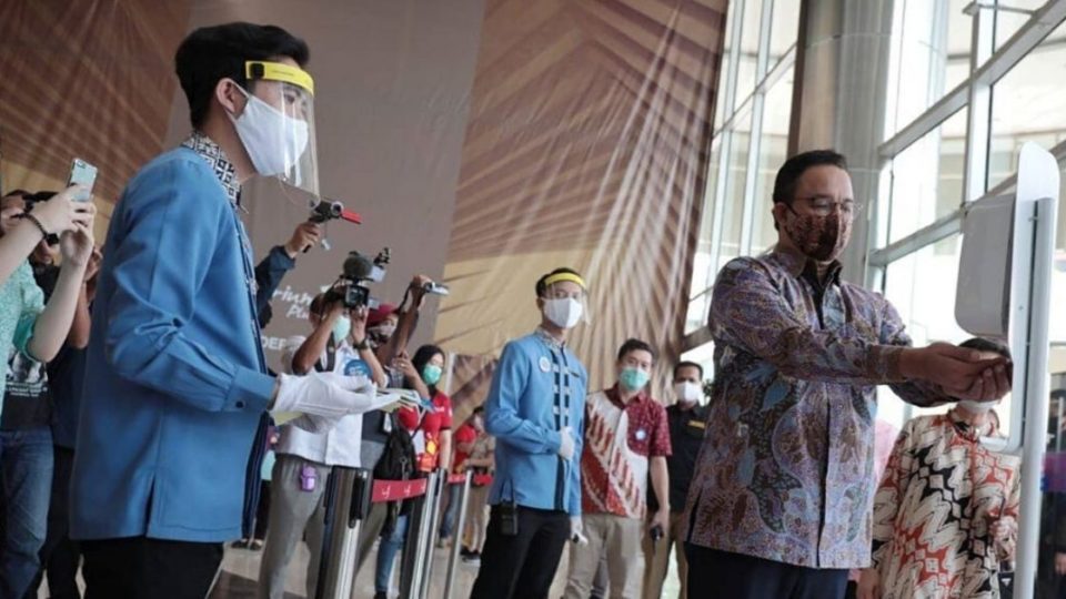 Jakarta Governor Anies Baswedan pictured during the mall opening simulation at Emporium Pluit Mall, North Jakarta on Thursday, June 11. Photo: Instagram/@aniesbaswedan