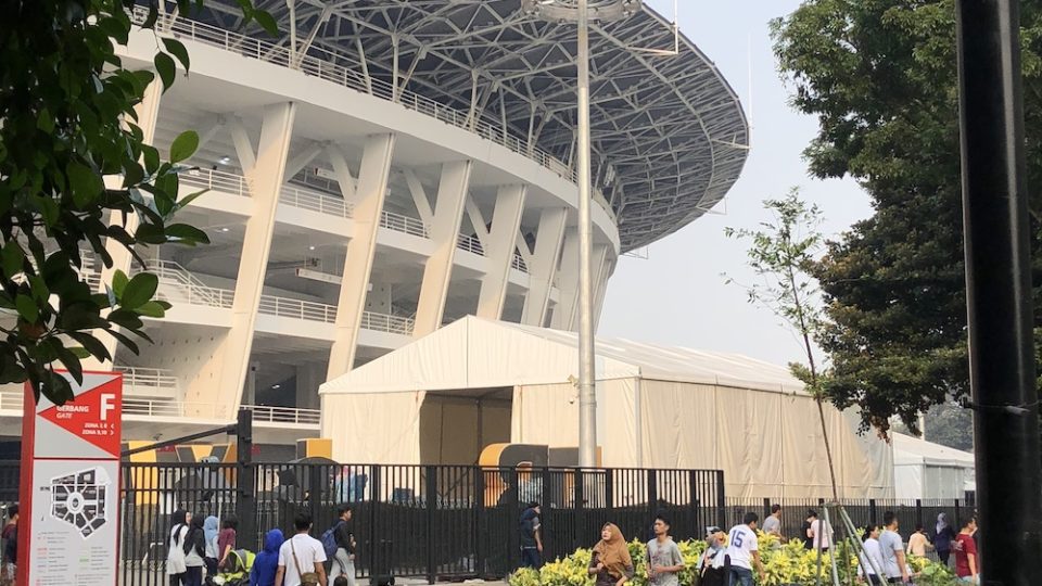 Jakartans exercising at the Gelora Bung Karno sports complex pre-Covid-19. Photo: Coconuts Media