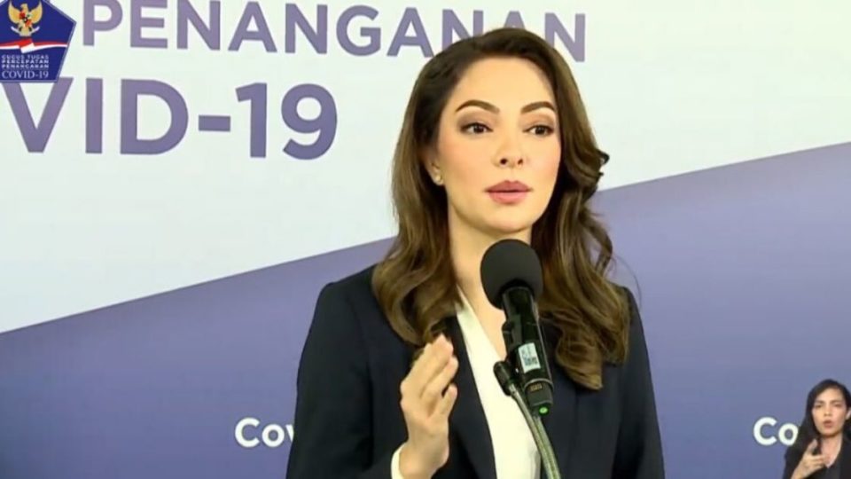 Celebrity doctor Reisa Broto Asmoro has been appointed as the new spokesperson for COVID-19-related matters in Indonesia to accompany Achmad Yurianto, who has been delivering daily updates since early March. Screenshot from Kemenkes RI/BNPB Indonesia