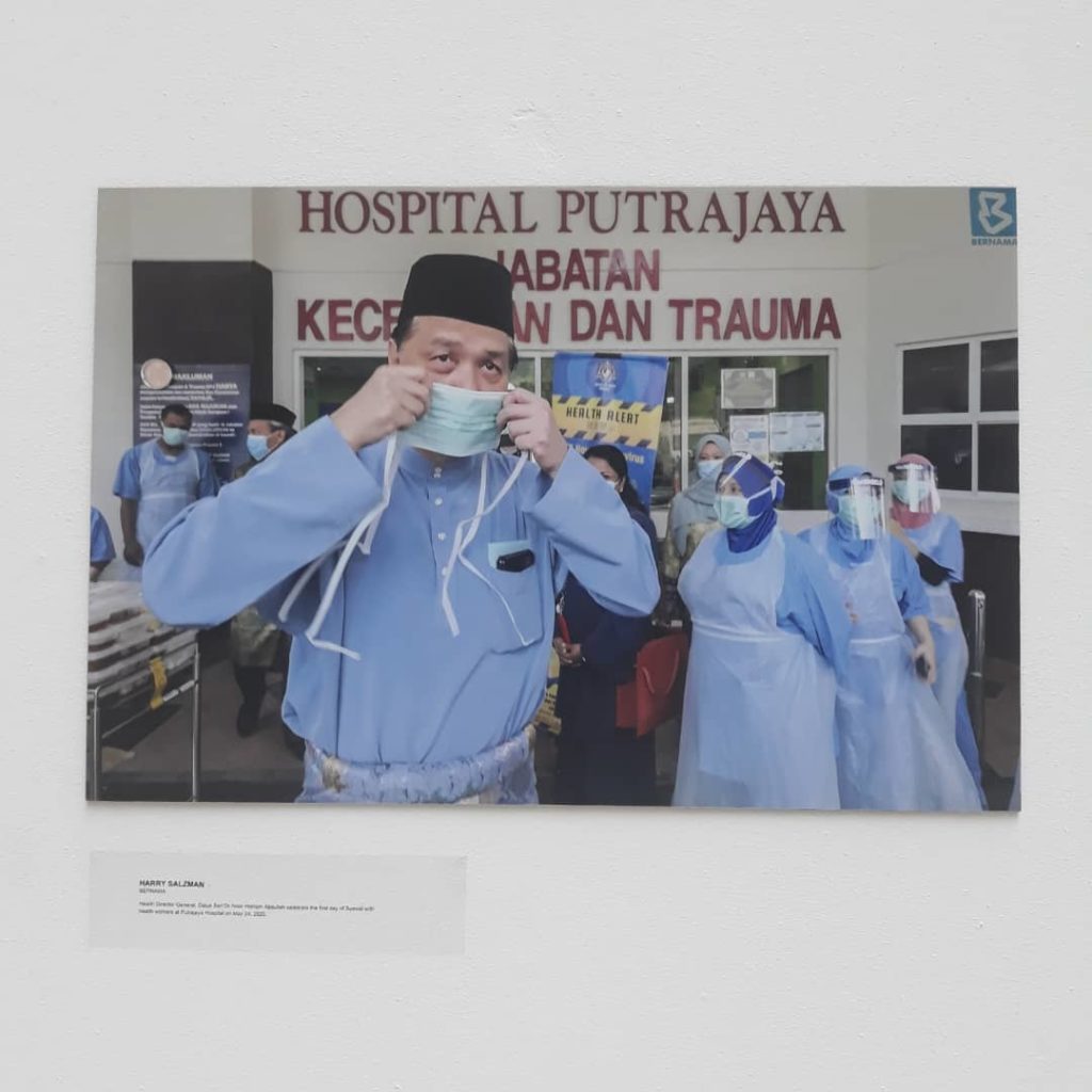 A photo of Health DG Dr. Noor Hisham Abdullah spending Hari Raya with COVID-19 first-responders. Original photo by Harry Salzman. Photo: Coconuts KL