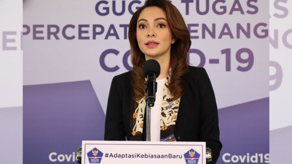 Celebrity doctor Reisa Broto Asmoro, who previously served as Indonesian government’s spokesperson for COVID-19 matters, speaking at a press conference on Monday (July 20). Photo: BNPB Indonesia