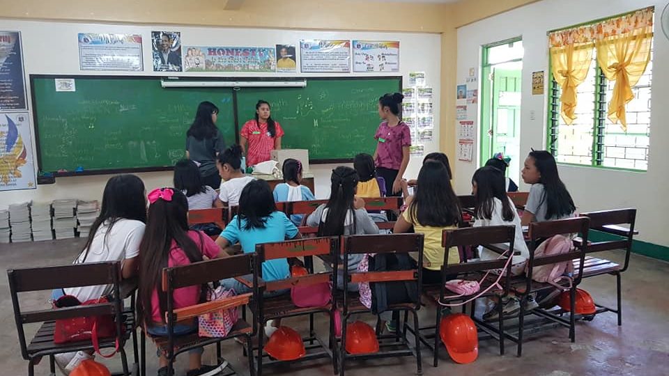 A Muntinlupa public school conducting pre-COVID classes, May 2019 <i>Photo: Alabang Elementary School / FB</i>