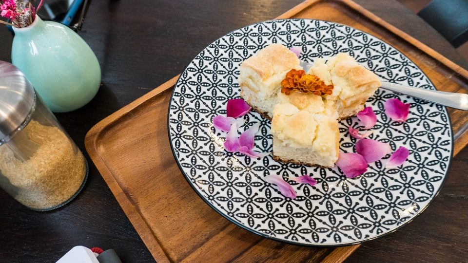 A sample of Glück’s signature apple crumble from a recipe handed down by owner Christina Grawe’s grandmother.
