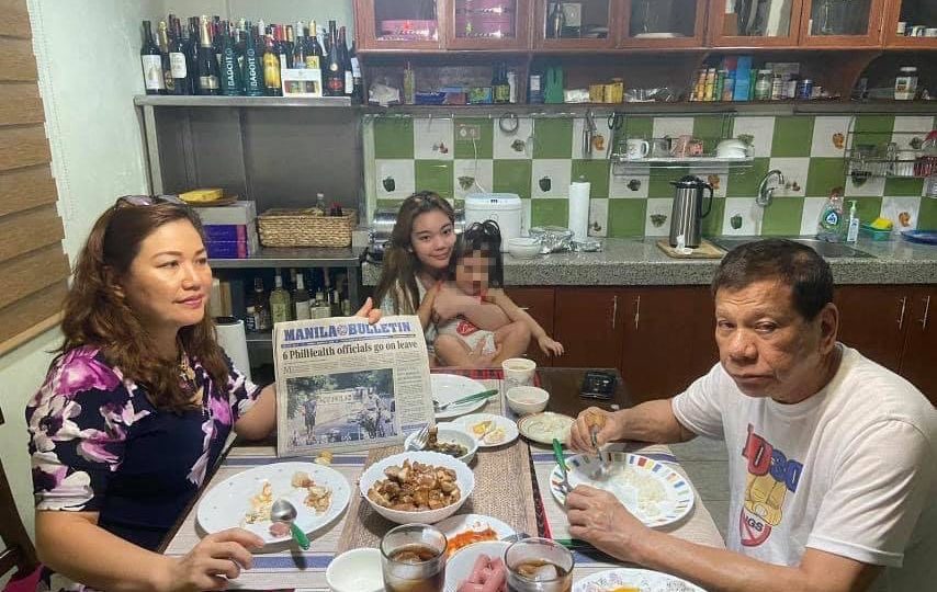 President Rodrigo Duterte pictured with family and an Aug 17 newspaper. <i>Photo: Christopher Bong Go / FB</i>