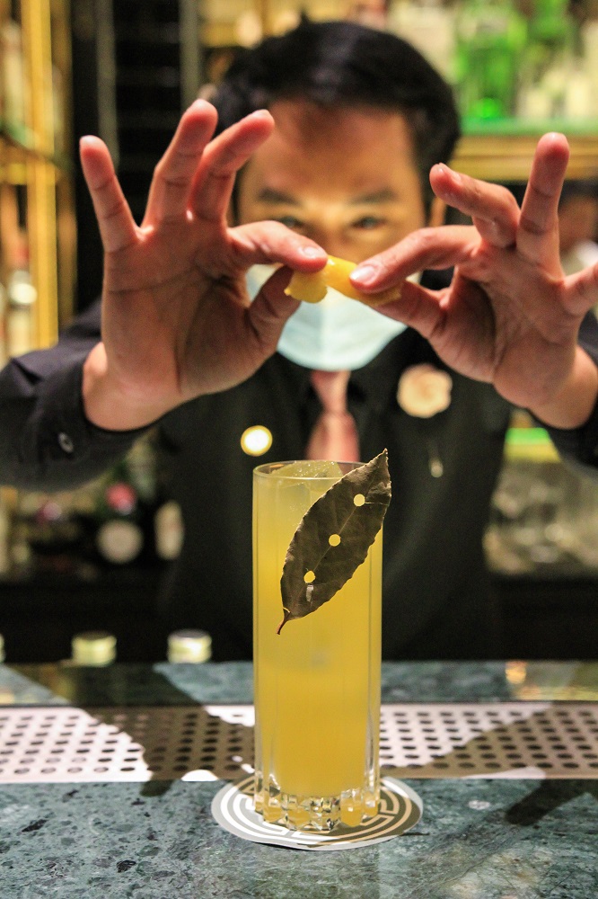 The Three Dots (THB320)