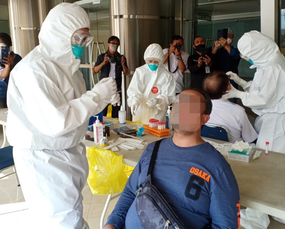 Aulia and her colleagues performing swab tests on Jakarta citizens. Photo courtesy of Aulia