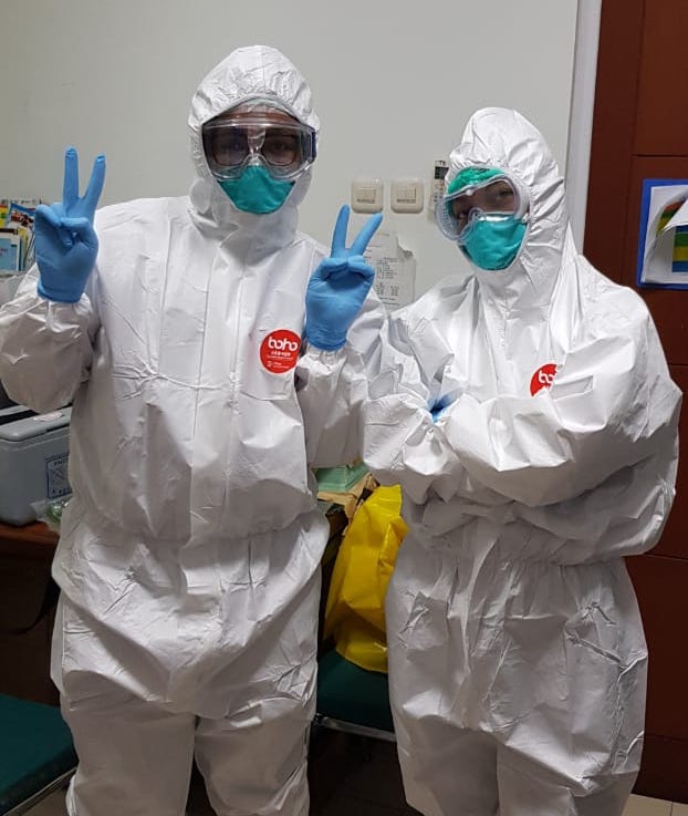 Aulia and her colleague in full protective clothing. Photo courtesy of Aulia