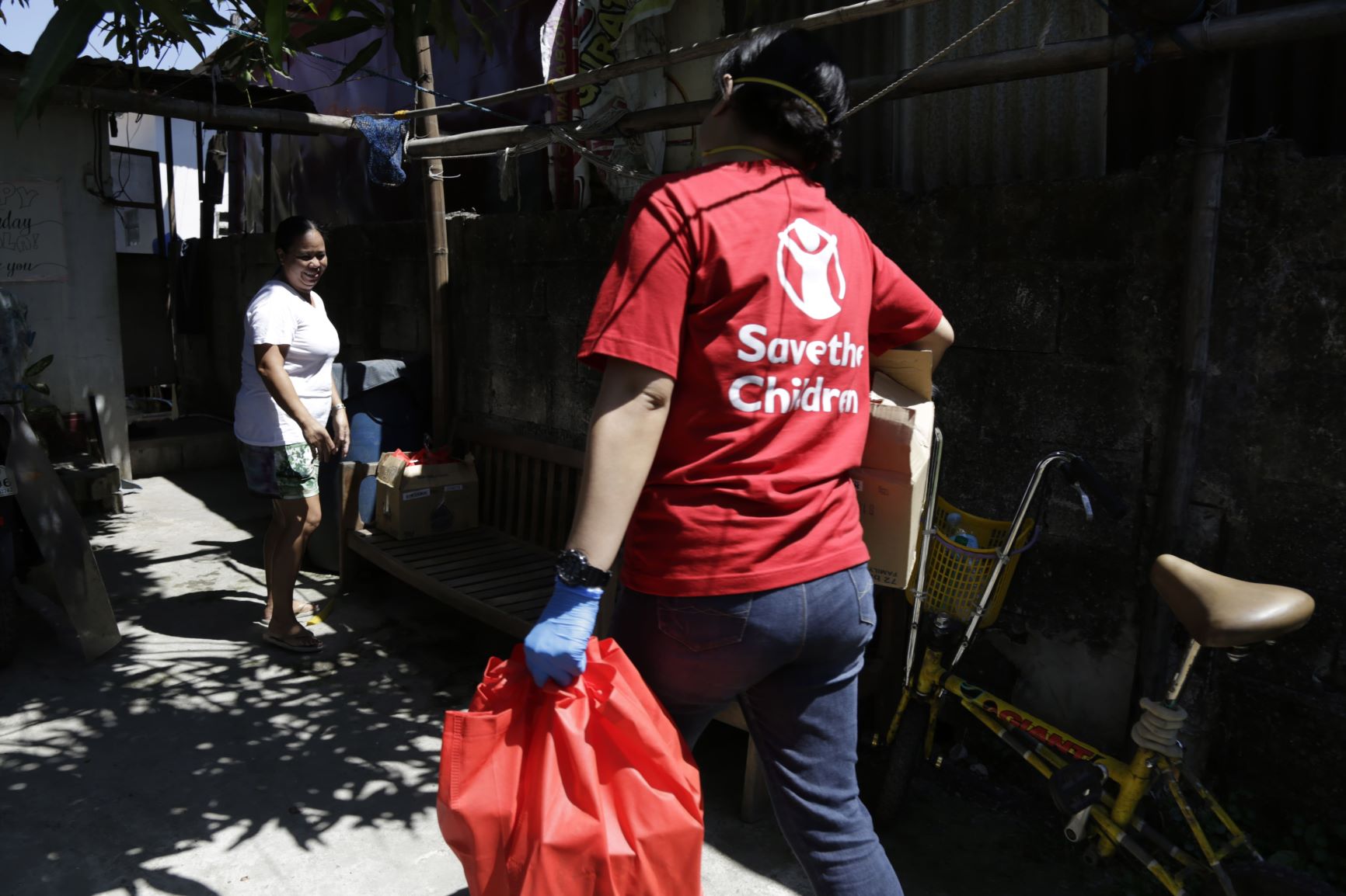 Outreach activity in Navotas. Photo: Save the Children