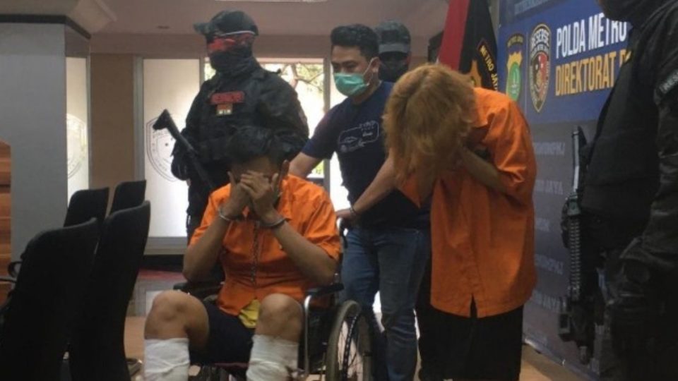 DAF (L) and LAS (R) have been named as suspects in the gruesome murder of RHW, whose mutilated remains were found in a Kalibata City apartment unit, South Jakarta on Wednesday. Photo: Istimewa