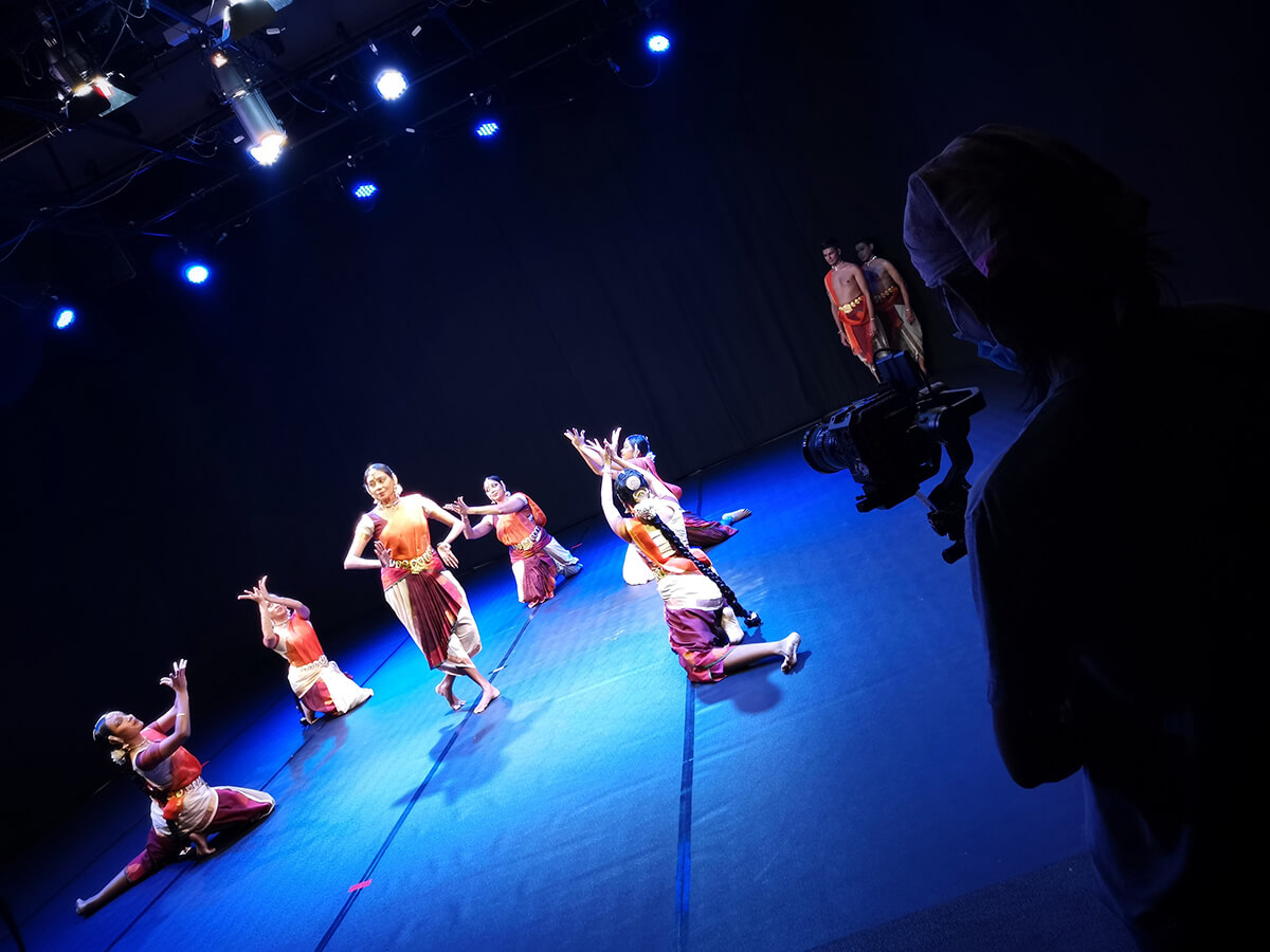 Dancers from Suvarna Fine Arts performing the bharatanatyam. Photo: Gerak Angin