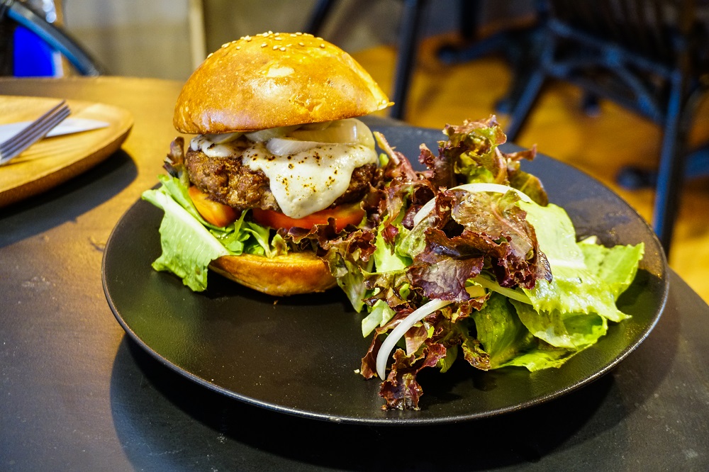 Blue Cheese Burger (THB380)