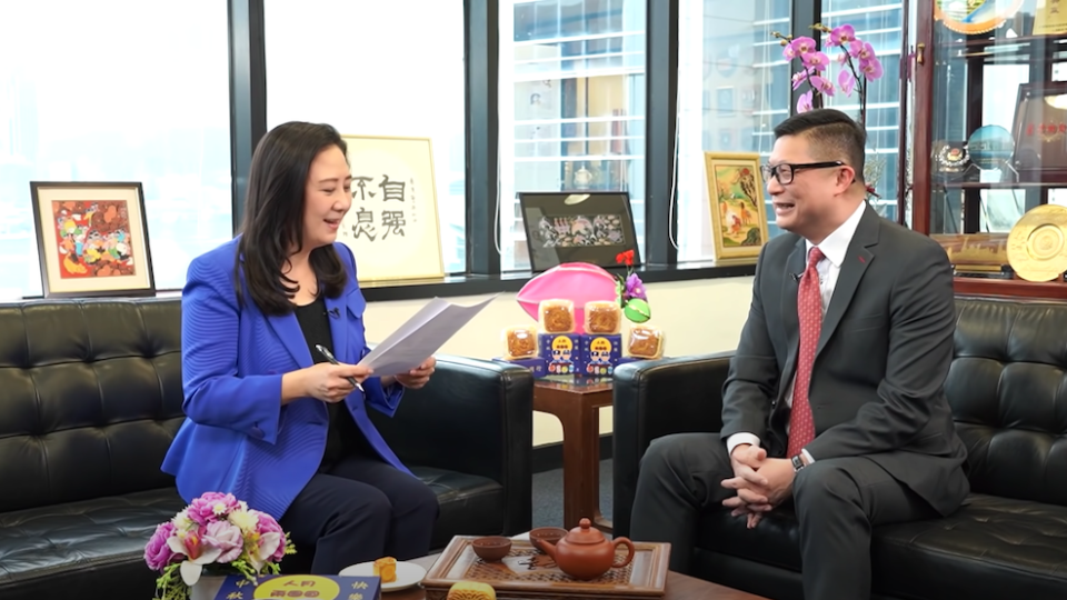Pro-Beijing lawmaker speaks to police chief Chris Tang in a video uploaded on Sept. 26, 2020. Screenshot via YouTube/Elizabeth Quat
