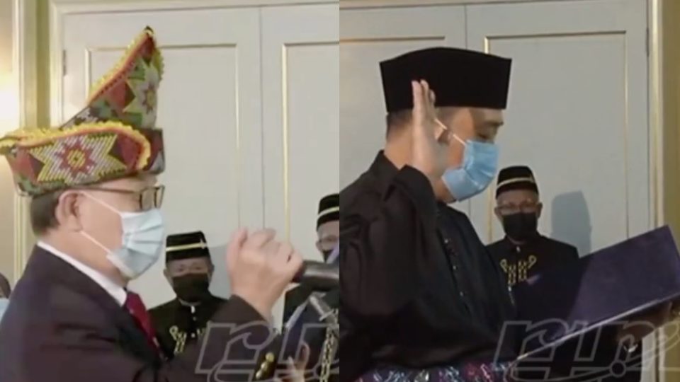 From left: Jeffrey Kitingan and Hajiji Noor saying their oaths. Photos: RTM. 