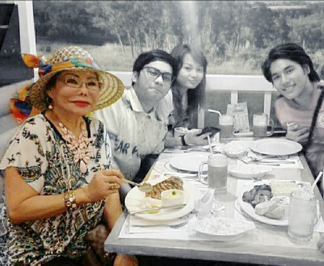 Madam Auring with her family. Photo: Daryl Simon Pecson/FB