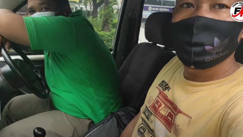 At least seven Public Order Agency (Satpol PP) officers on Batam Island, Riau Islands Province have been arrested and could potentially face imprisonment after they were caught on film extorting money from a beggar. Screenshot from YouTube/Ferry Kesuma