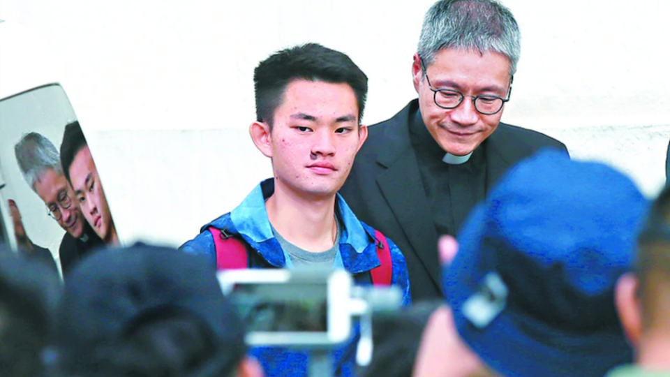 Chan Tong-kai walks out of prison and greets reporters with Reverend Koon on Oct. 23, 2019. Photo via Apple Daily