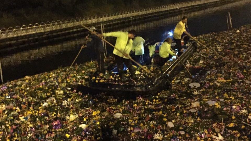 City workers collect 2018’s krathongs from Bangkok’s rivers, canals and waterways.
