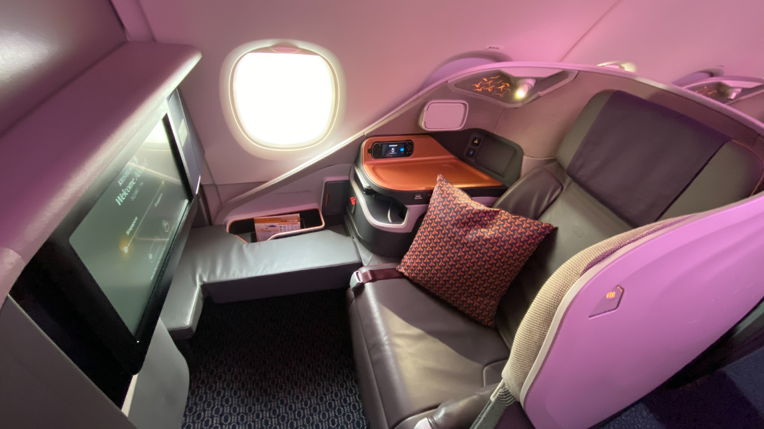 One of the single business class seats on the side. Photo: Coconuts