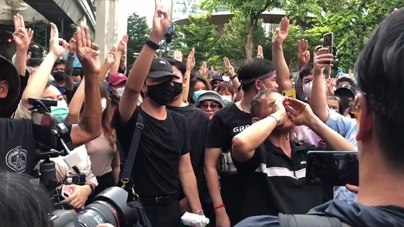 Protesters fill Ratchaprasong demanding that Gen. Prayuth Chan-o-cha step down from power. Image: Coconuts