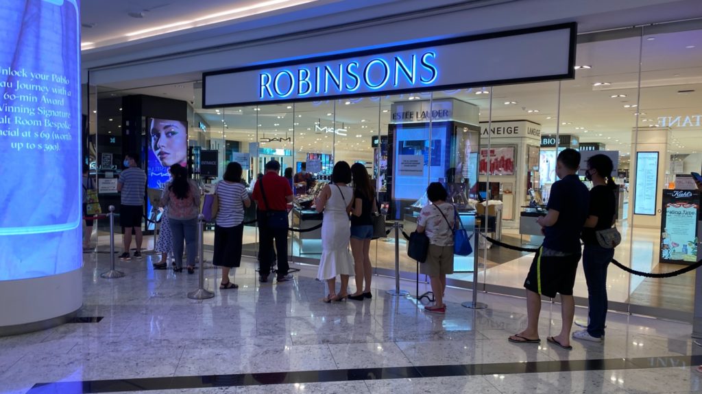 The line that continued past neighboring stores and back at the Raffles City outlet this morning. Photo: Coconuts