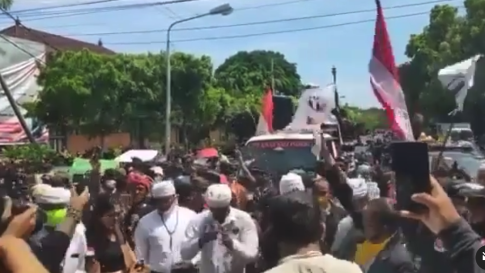 A scene from the protest against Bali DPD Member Arya Wedakarna in Denpasar on Nov. 3, 2020. Screengrab: Instagram