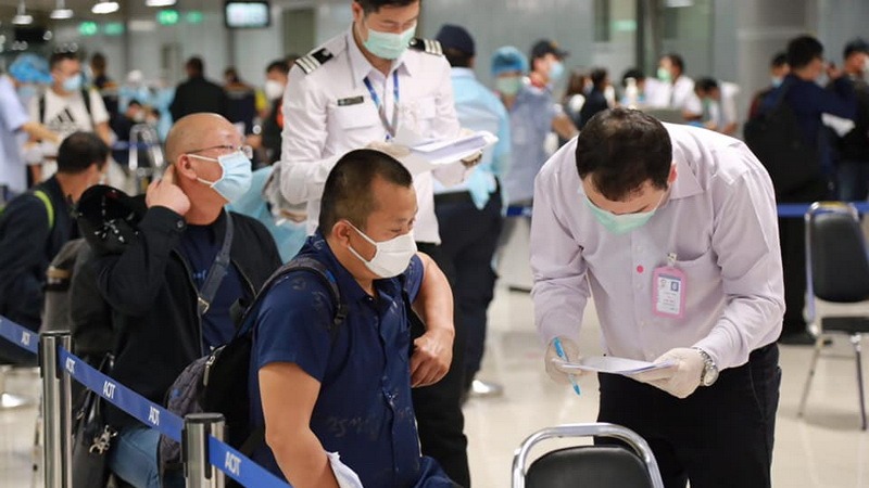 Chinese tourists arrive Oct. 2 on the Special Tourist Visa at Suvarnabhumi Airport. Photo: Suvarnabhumi Airport