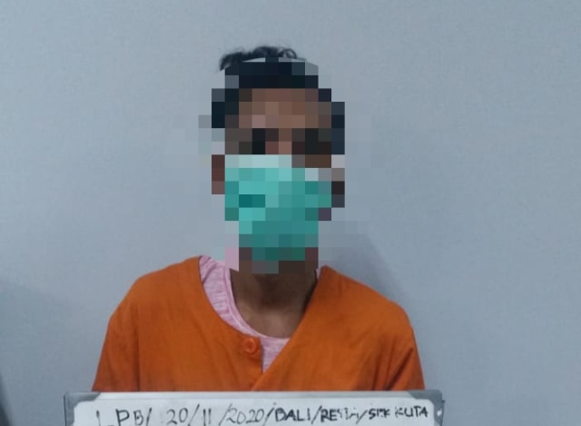 The suspect, identified as DS, was arrested in Kerobokan last Friday. Photo: Istimewa via Kumparan
