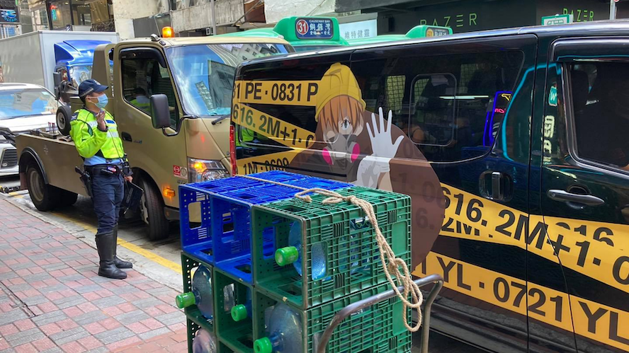 The van, which belongs to a “yellow shop” called Ramen Betsu, is decorated with an illustration of a protester and key protest anniversaries. Photo via Facebook/Tat Cheng