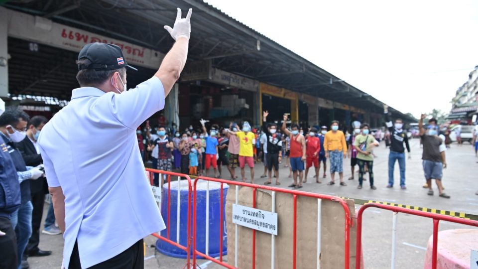 Public Health Minister Anutin Charnvirakul greets people Sunday at a seafood market in Samut Sakhon province, the epicenter of the 11-day-old COVID-19 outbreak. Photo: Disease Control Department
