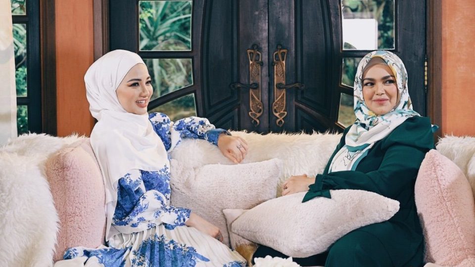 Neelofa, at left, and Siti Nurhaliza, at right, during the filming of an episode of the ‘Next To Neelofa’ talk show. Photo: Neelofa/Twitter