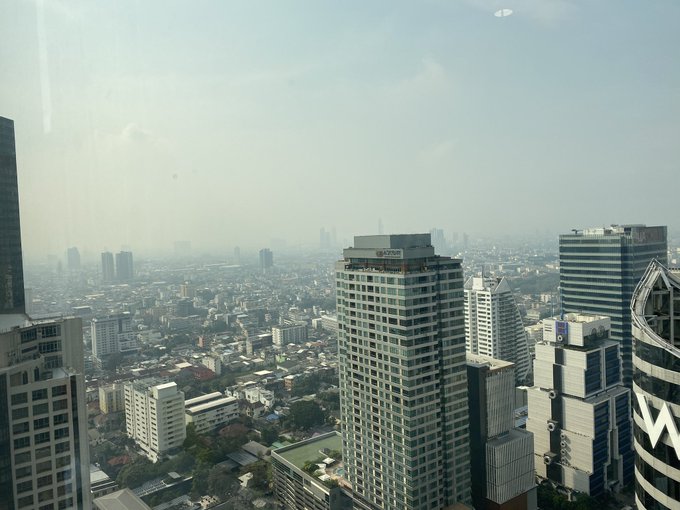 A photo said to be taken in Bangkok’s Sathorn area at around 9:45am on Monday shows smog shrouding the capital. Photo: @Aiwanmegane / Twitter