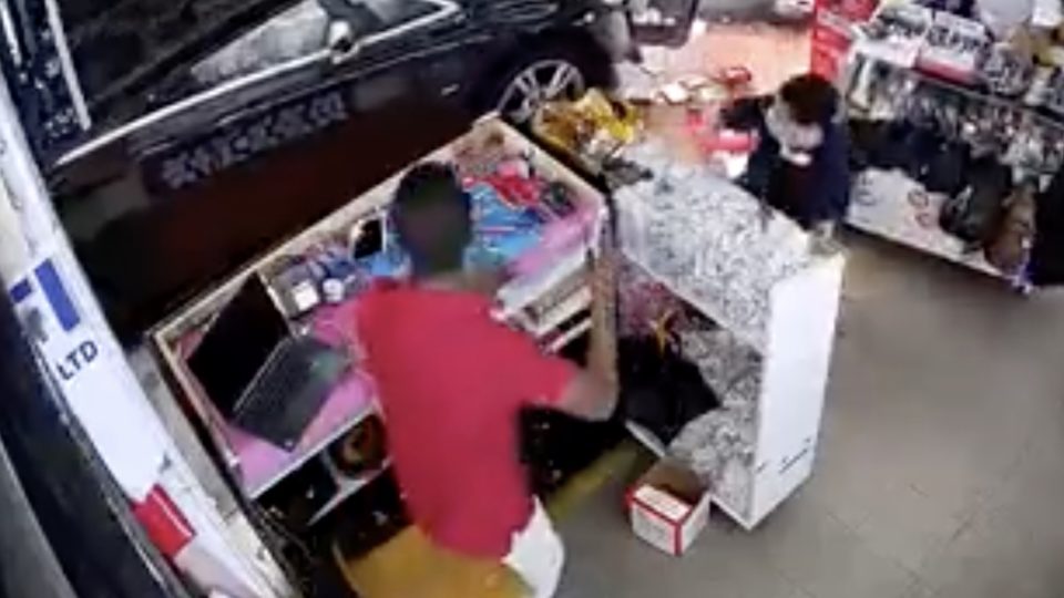 Scene from Little India car crash. (Photo: Raven Qiu/Facebook) 